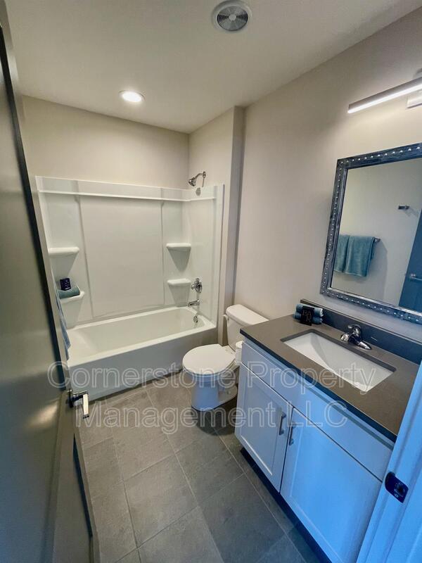 Building Photo - 2300 Franklin Rd