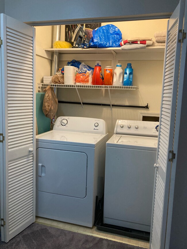 Laundry room - 947 Lora Ln