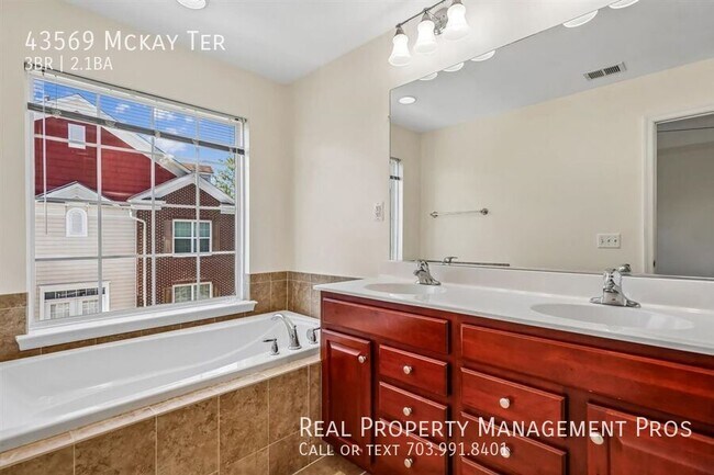 Building Photo - 43569 McKay Terrace