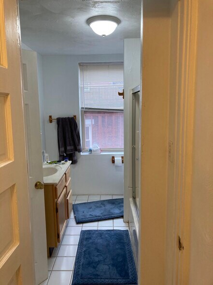 Building Photo - 5819 Bartlett St