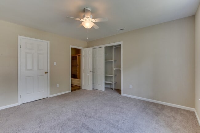 Building Photo - 732 Galahad Dr