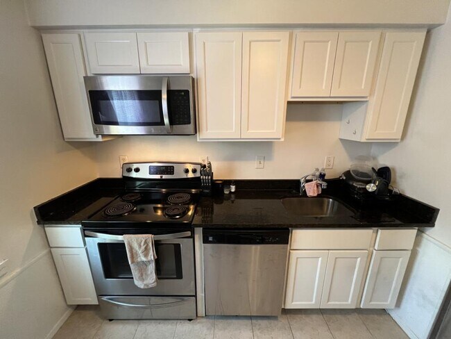 Building Photo - 2114 Suitland Terrace SE
