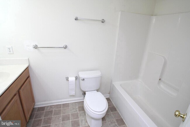 Building Photo - 219 E Sheldrake Cir