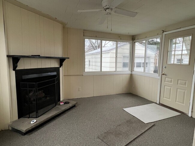 Building Photo - Charming Updated Cape Cod with several amenities!