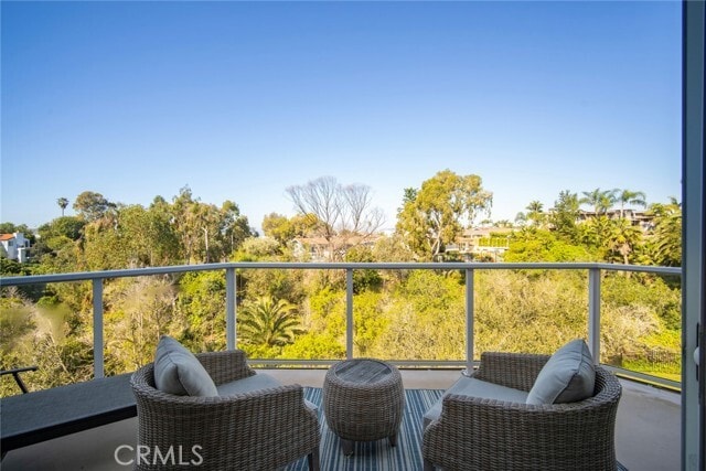 Building Photo - 214 Avenida Montalvo