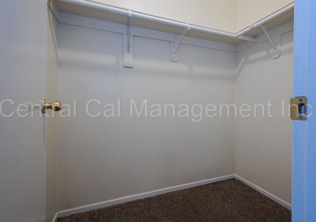 Building Photo - 3 Bedroom, 2 Bath Home - $2095 per month!