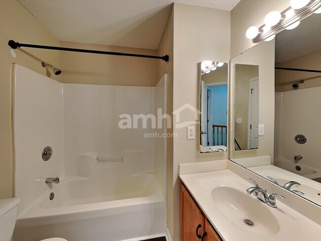 Building Photo - 13324 Damson Dr