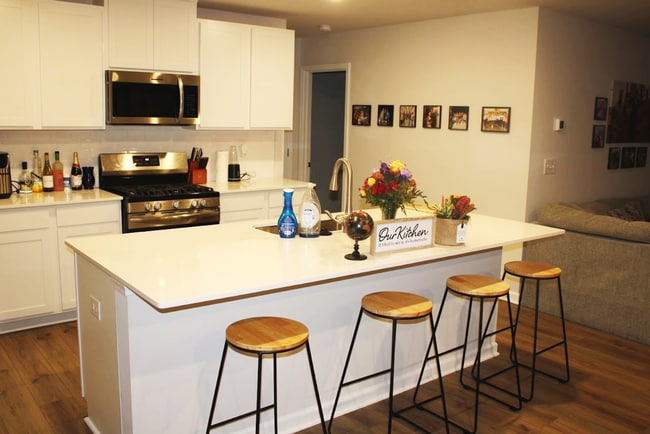 Building Photo - Wonderful Five Bedroom Home Located in a Cozy Neighborhood!