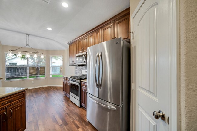 Building Photo - 3005 Gardencrest Ln