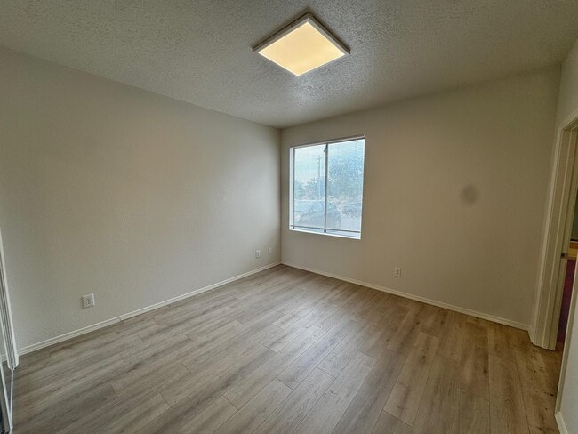 Building Photo - 1105 Meadowlark Way SE
