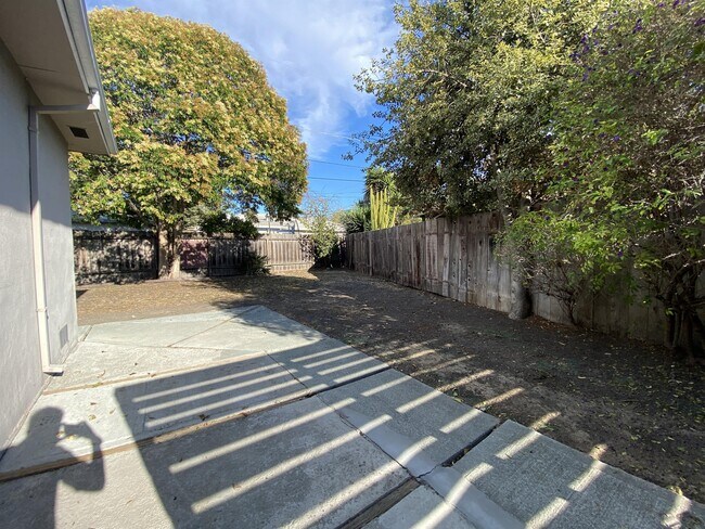 Building Photo - 668 Santa Coleta Ct