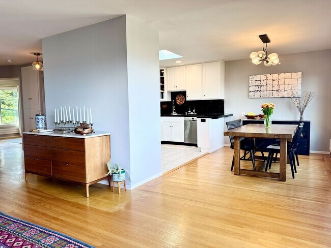 Building Photo - 3BR/2BA | Unobstructed Panoramic Views | Live Above the Fog | Intentional Living