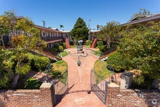 Building Photo - Large 2bd/1ba in Charming Complex