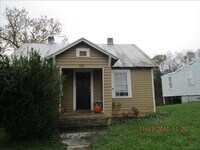 Building Photo - Charming home - 2 BR, 1 Ba with large yard
