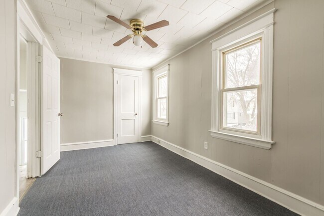 Building Photo - Spacious Rochester 3-Bedroom Home with Enclosed Porch + Backyard