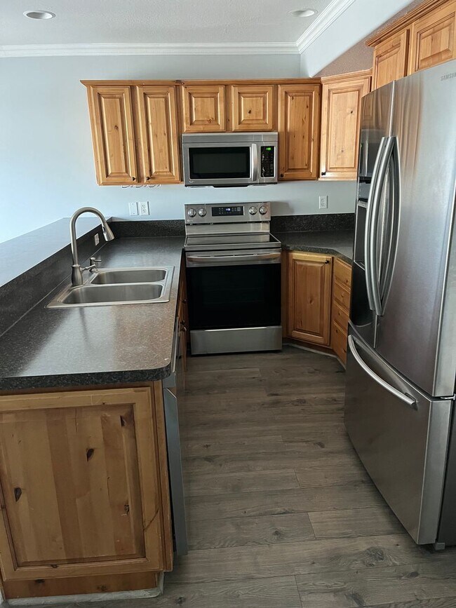 Building Photo - Rent Reduction & HOA Included! Call Today!...