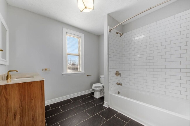 Building Photo - 424 E Mithoff St