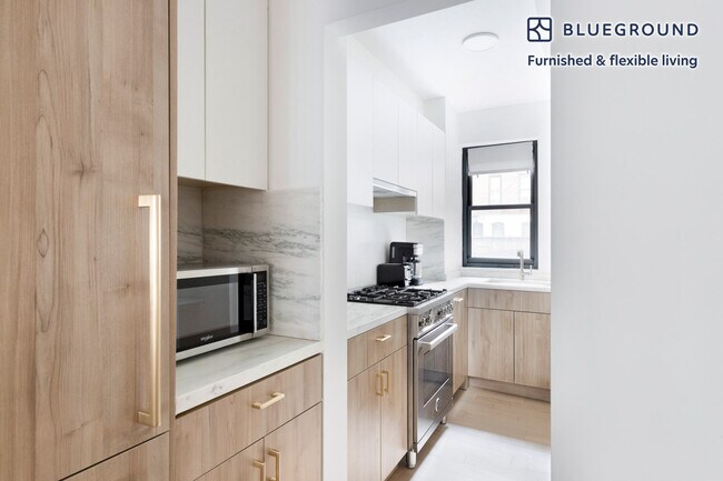 Building Photo - 340 E 52nd St