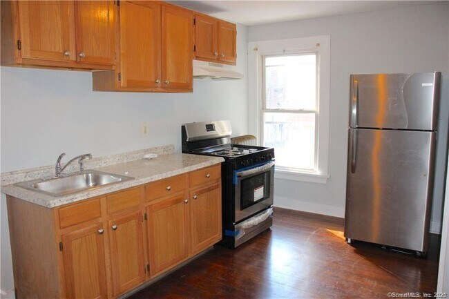 Building Photo - 1330 Chapel St