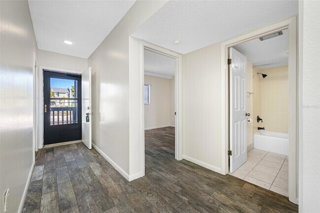 Building Photo - 828 Bahia Del Sol Dr