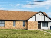 Building Photo - 111 Lindenwood Ln W