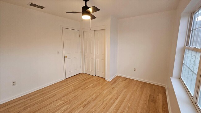 Building Photo - 2719 Colonial Dr