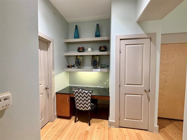 Building Photo - 1901 Post Oak Blvd