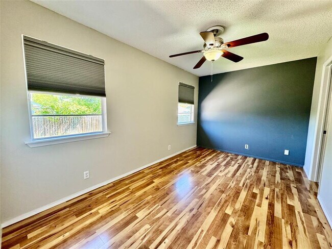 Building Photo - Charming Ranch Style Home Near Parmer Lane...