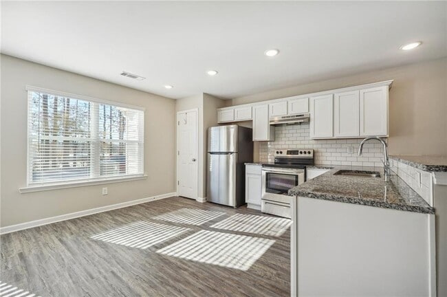 Building Photo - 4420 Pinscher St