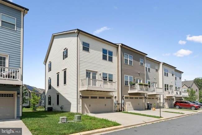 Building Photo - 2138 Hemlock Bay Rd