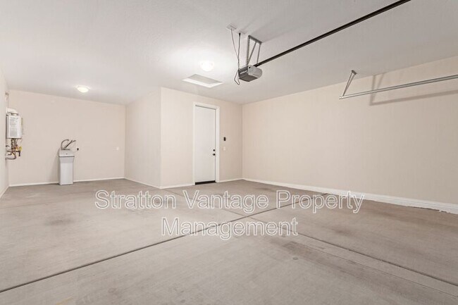 Building Photo - 5575 Cinder Brk Wy