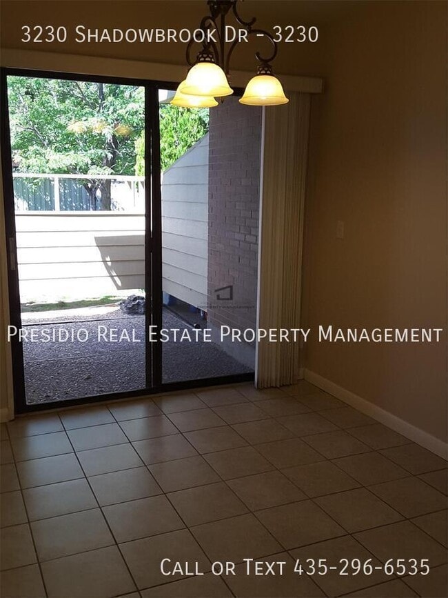 Building Photo - 3230 N Shadowbrook Dr