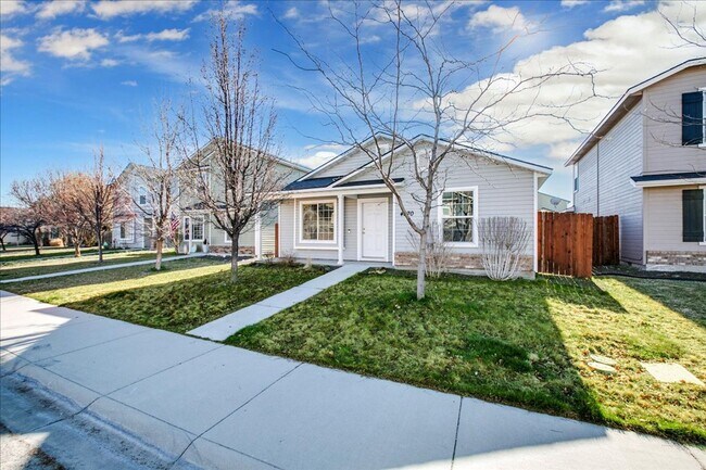Building Photo - SW Boise Single Level Charmer!