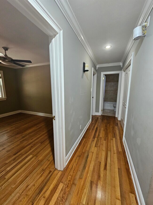 Building Photo - 850 Brookwood Dr