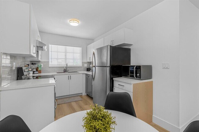 Building Photo - 2661 SW 28th Ct