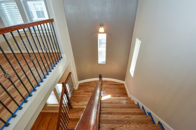 Building Photo - 1141 W 24th St