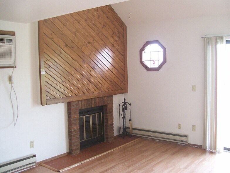 Building Photo - 4501 Boardwalk Dr