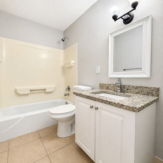 Building Photo - 1570/1572 CYPRESS DR