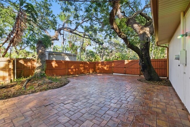 Building Photo - 4926 Camellia Way S