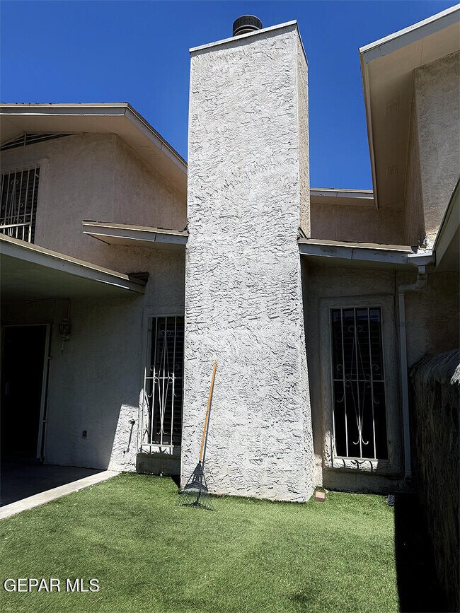 Building Photo - 707 El Pinal Pl