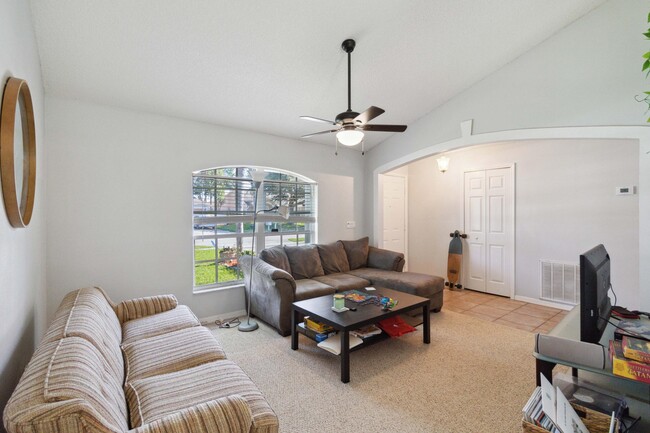 Building Photo - 1007 Jacaranda Cir