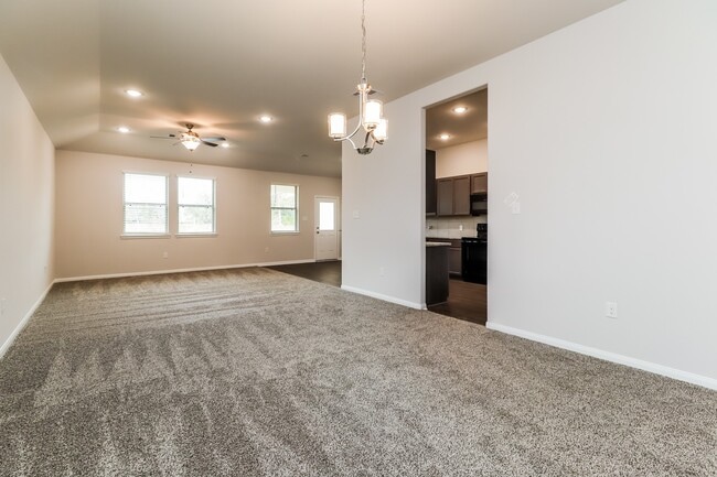 Building Photo - 14735 Country Club Dr