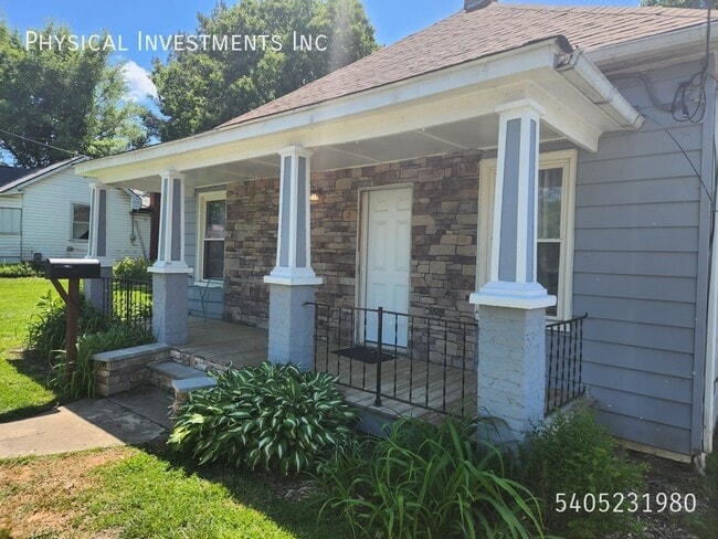 Building Photo - 1 17th St SE