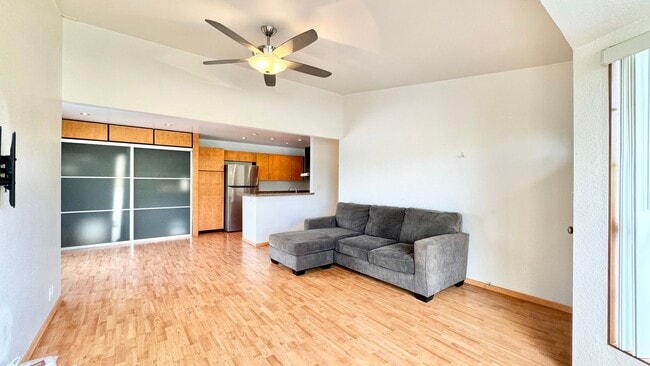 Building Photo - 2 BED/2 BATH/2 PRKG + Washer/Dryer INSIDE ...