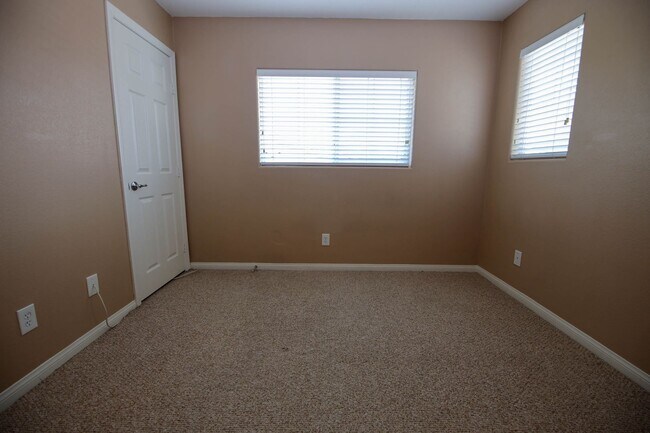 Building Photo - 177 Cloud Cover Ave