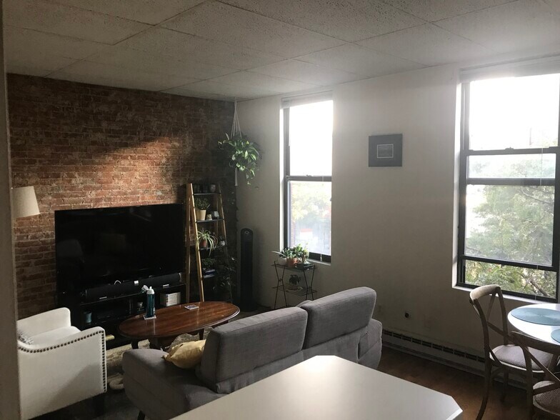 Building Photo - 227 Washington St