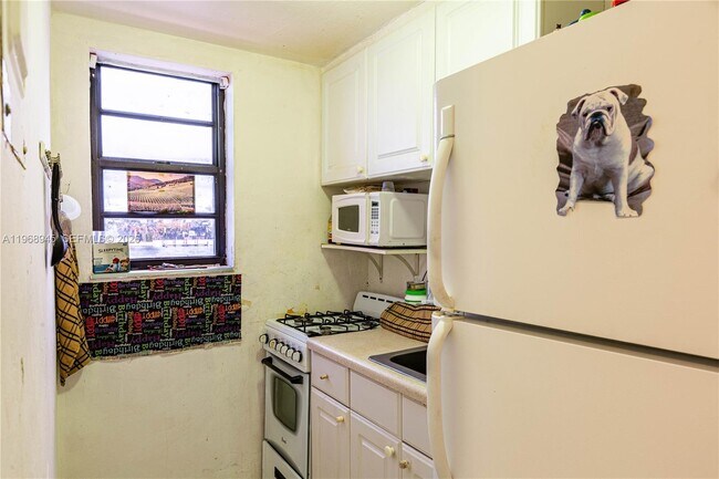 Building Photo - 6484 Indian Creek Dr