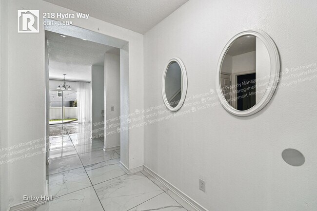 Building Photo - 218 Hydra Wy