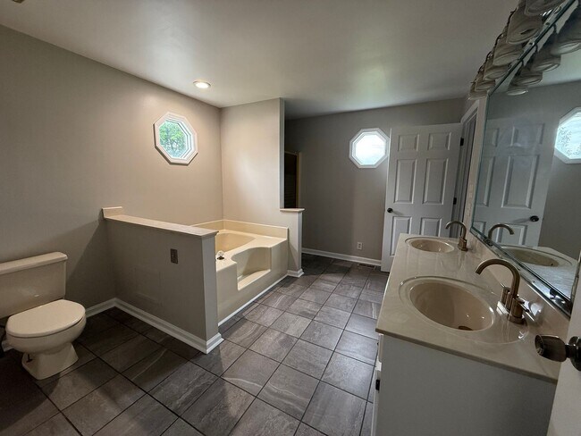Building Photo - Charming 3-Bedroom Home in the Heart of Murfreesboro!