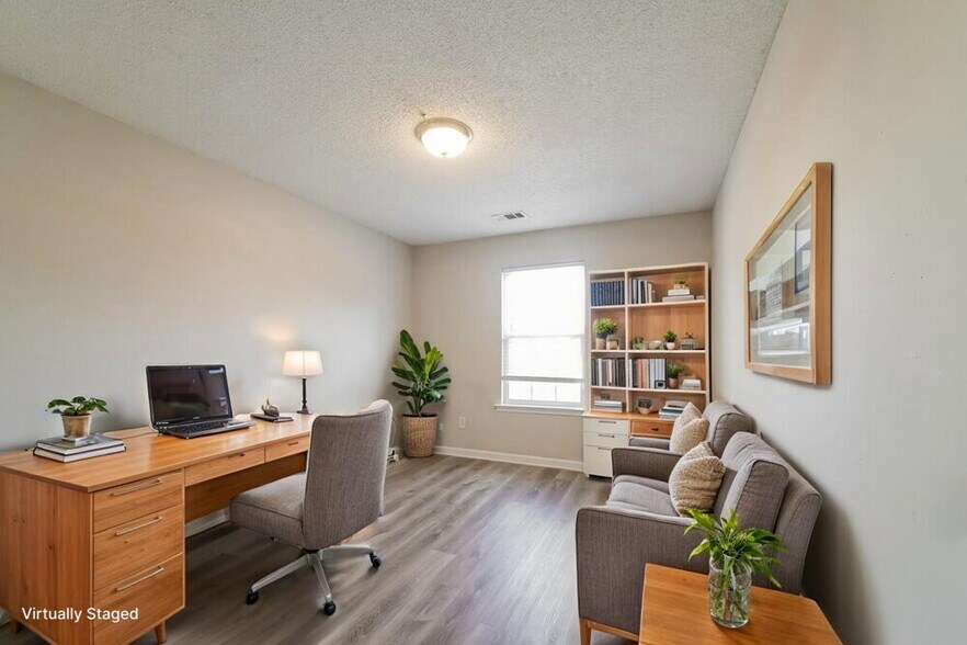 Building Photo - 202 Oakwood Pl